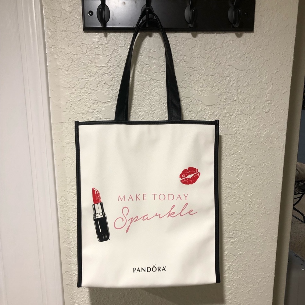 Pandora white bag size 15 x 13 x 4.  Excellent condition. - Picture 3 of 8